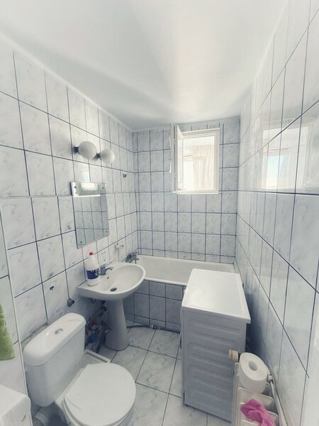 Dristor, Farmacia Tei, Mega Image, loc parcare