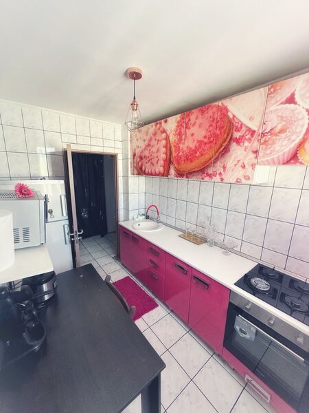 Dristor, Farmacia Tei, Mega Image, loc parcare